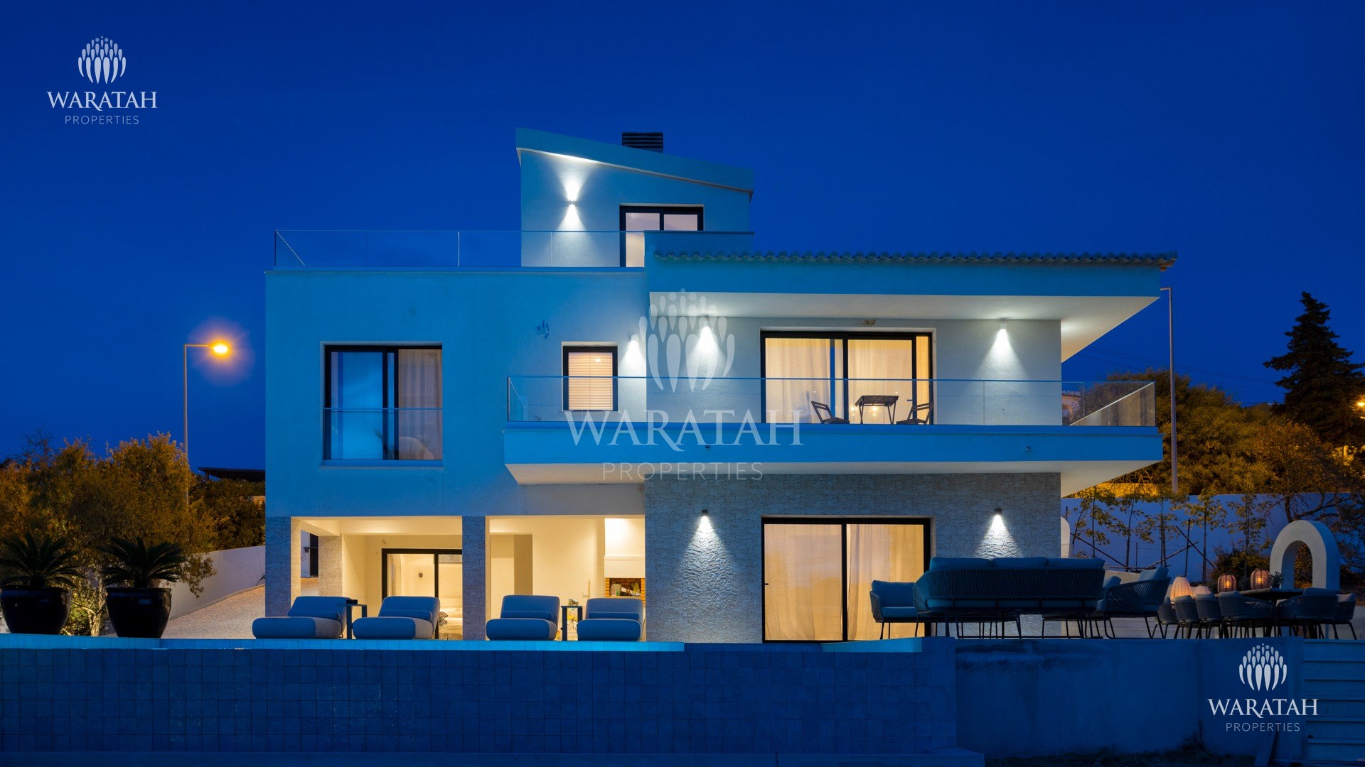 SWM 011 Exterior Front 1 Villa Aurea Ferragudo Waratah Properties