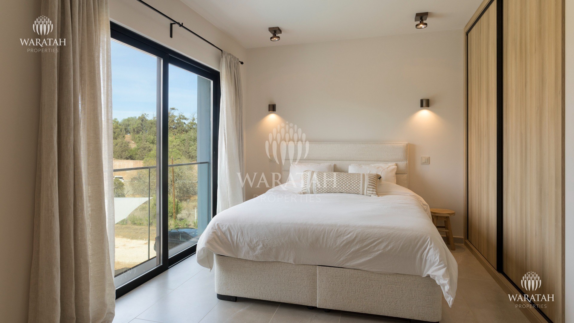 SWM 046 Main Bedroom 1 Villa Aurea Ferragudo Waratah Properties