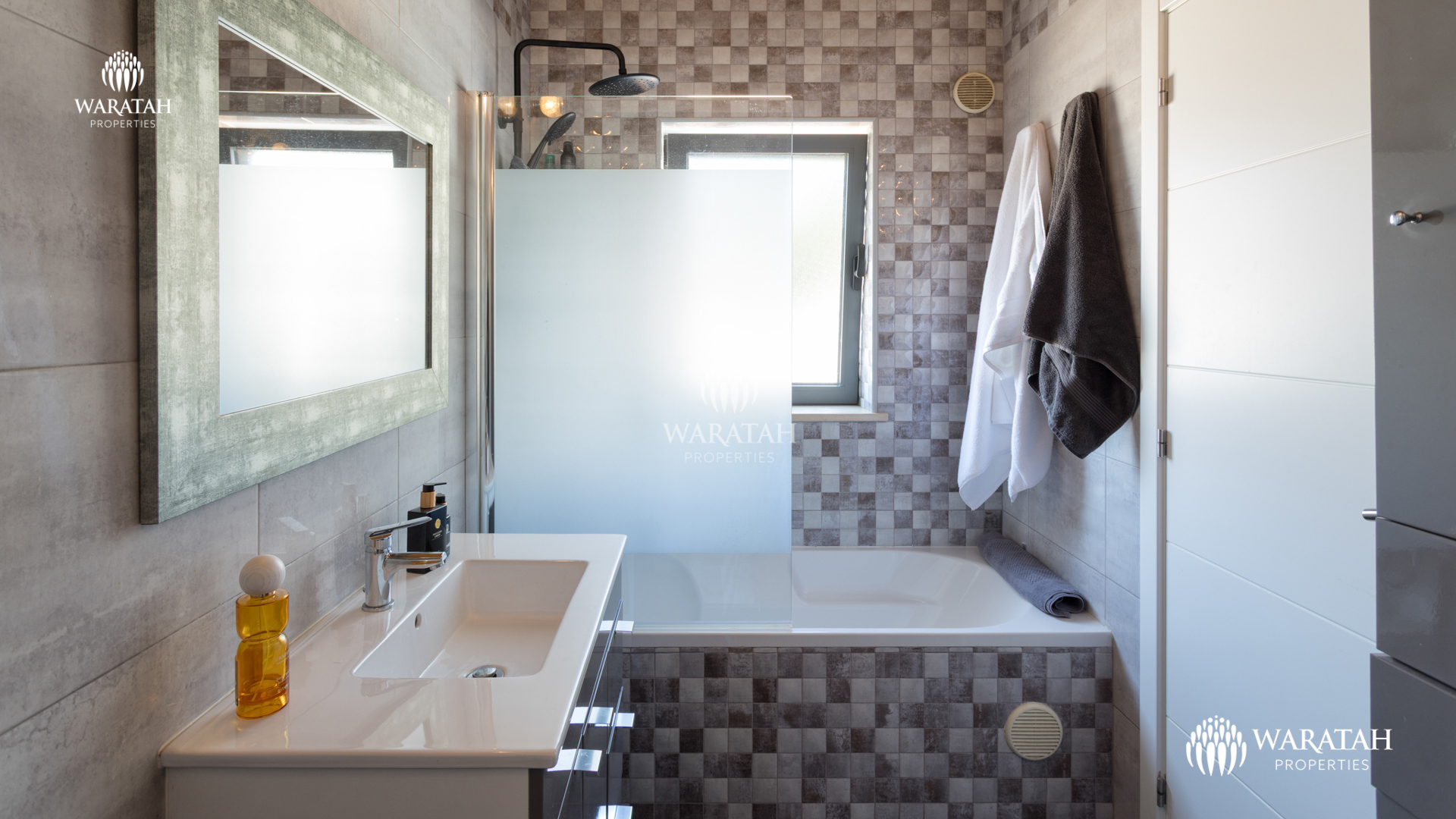 Townhouse Darian Waratah Properties 1 17