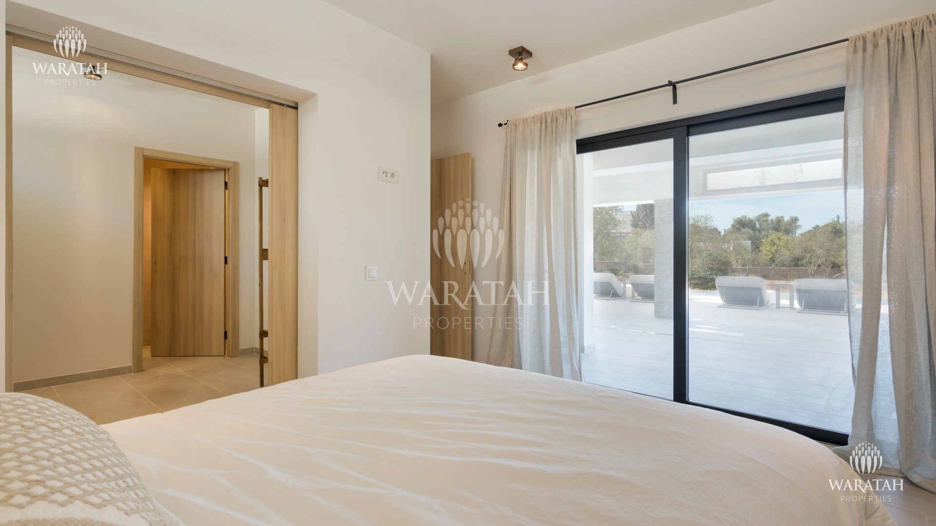 SWM 047 Main Bedroom 2 Villa Aurea Ferragudo Waratah Properties