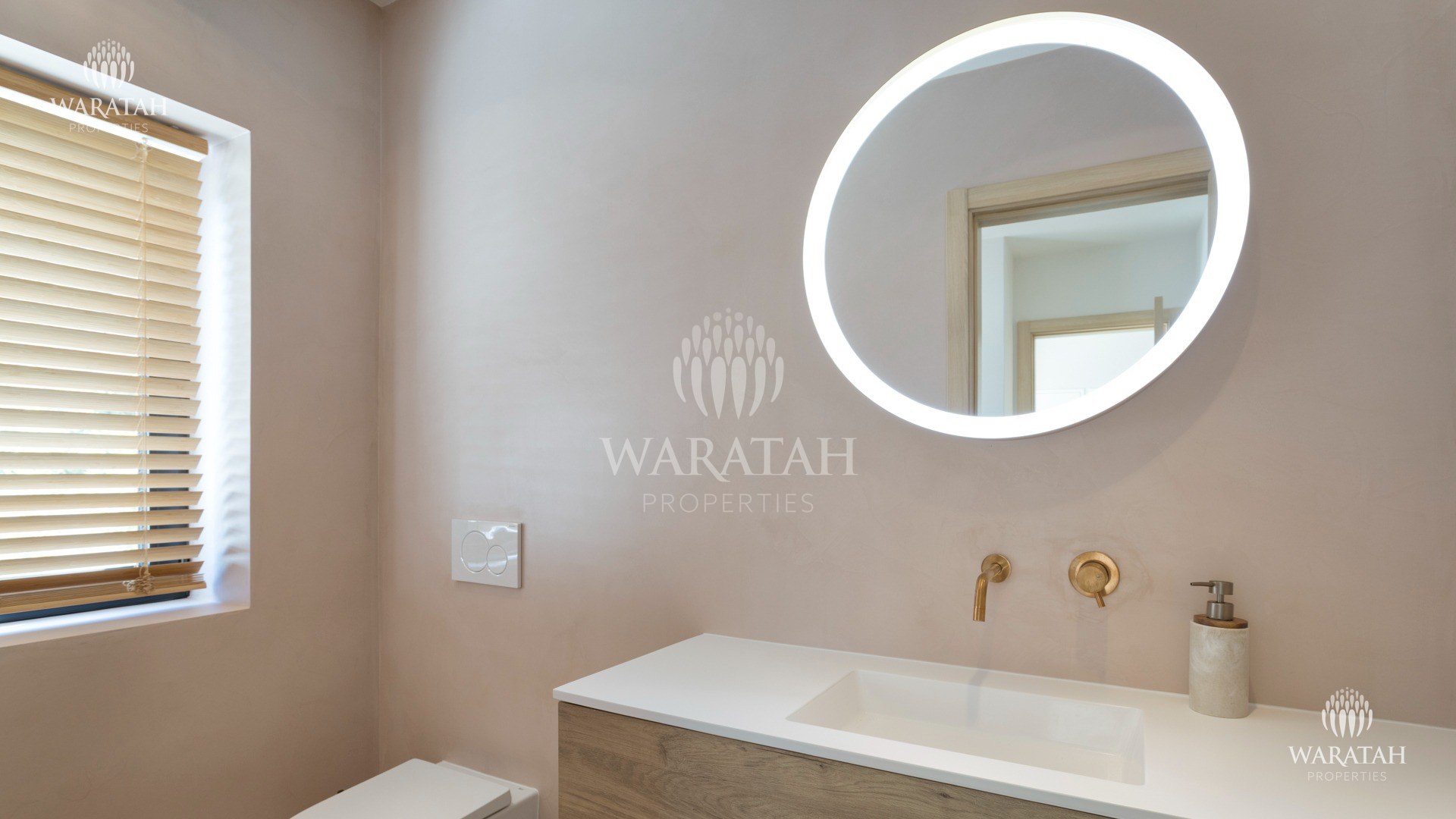 SWM 057 Cloakroom 1 Villa Aurea Ferragudo Waratah Properties