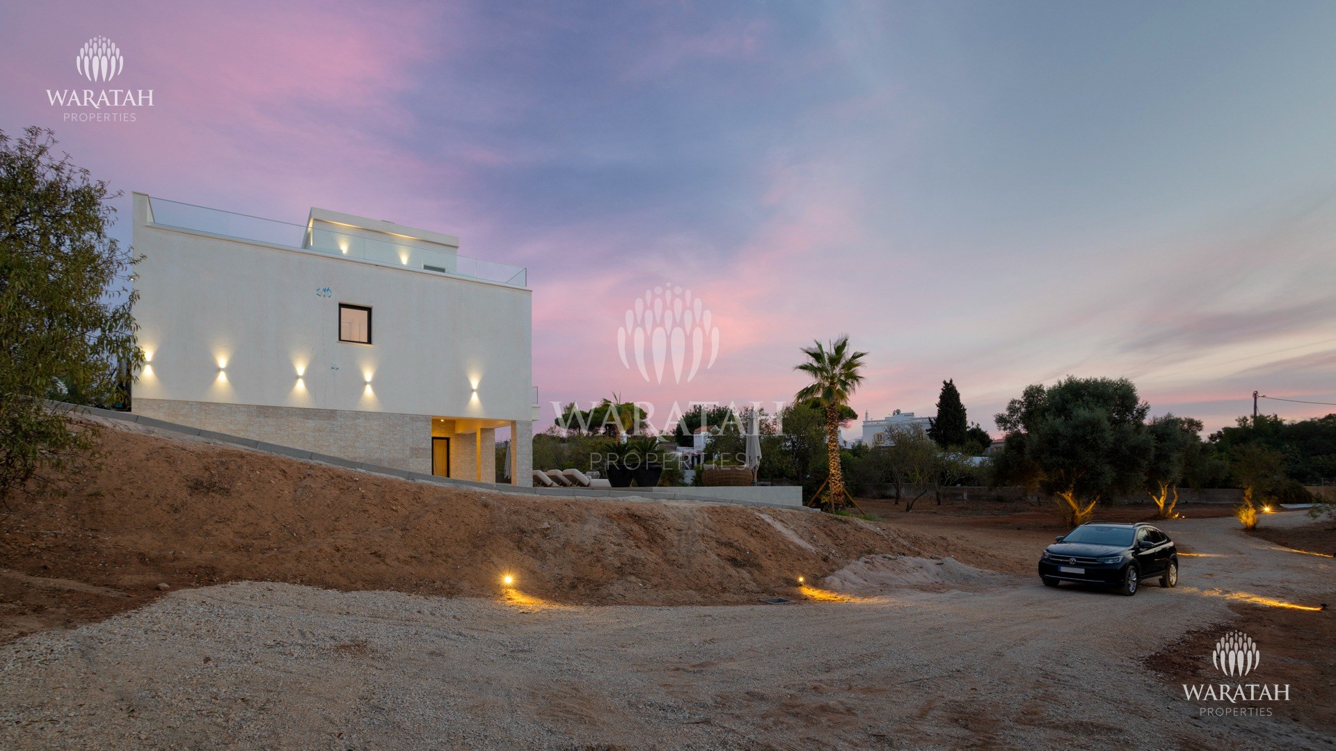 SWM 027 Exterior Front 3 Villa Aurea Ferragudo Waratah Properties